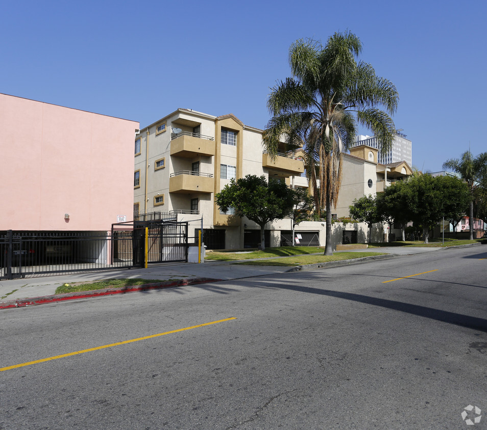 Primary Photo - South Oxford Court Apartments