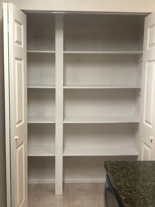 Building Photo - Beautiful 2 Bedroom UPGRADED condo for rent!