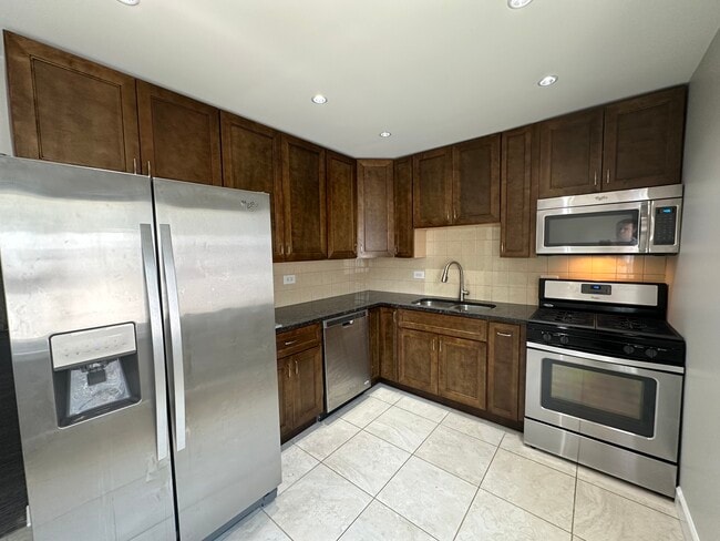 Building Photo - 941 41st St