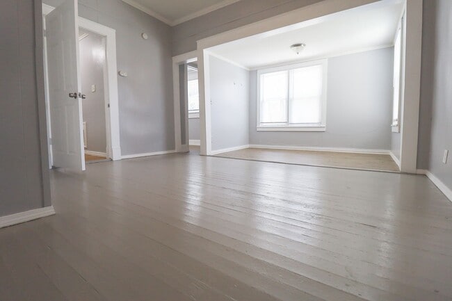 Foto del edificio - E 4th Street Duplex