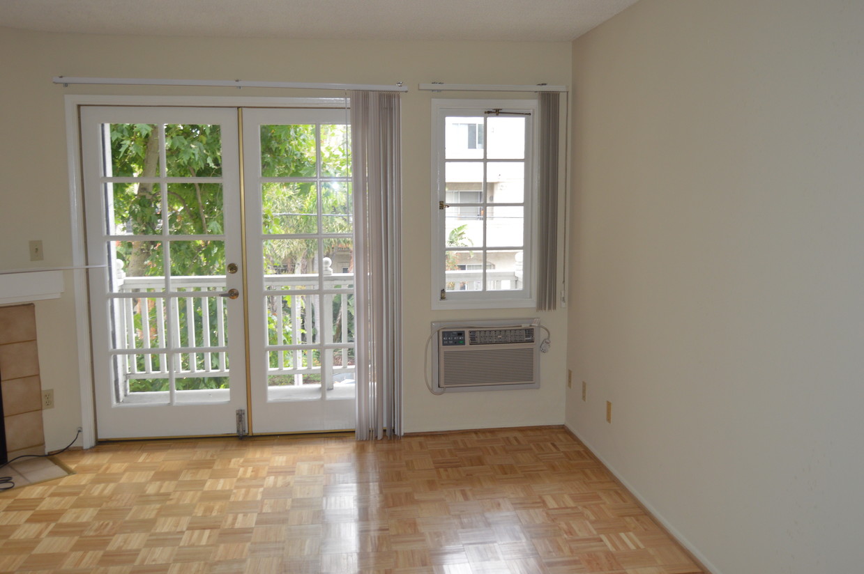Primary Photo - 11211 Greenlawn Ave