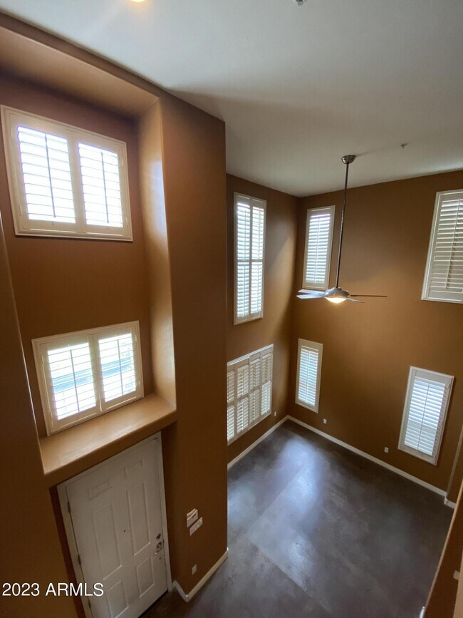 Building Photo - 615 E Portland St