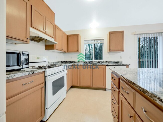 Foto del edificio - 3 BED & 2 BATH SINGLE FAMILY HOUSE FOR RENT