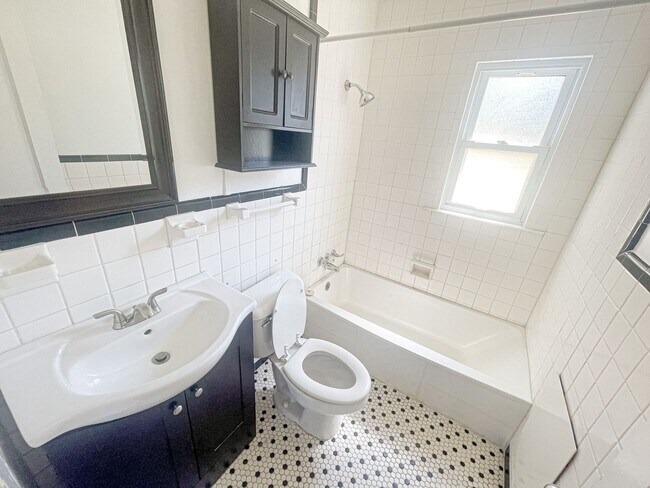Building Photo - Cute 2 Bed - 1 Bath in Midwest City!