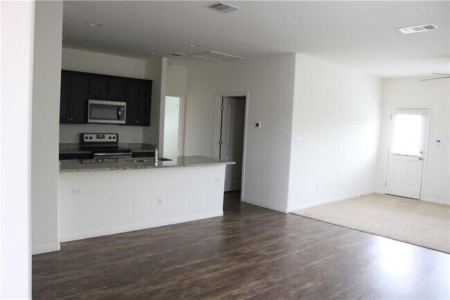 Foto del edificio - 19509 Kirk Rudy Pl