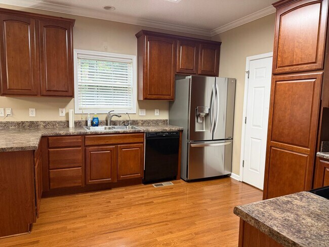 Foto del edificio - Lenoir City 37771 - 4 bedroom 2.5 bath - call Sharon Arnwine 865-313-7215