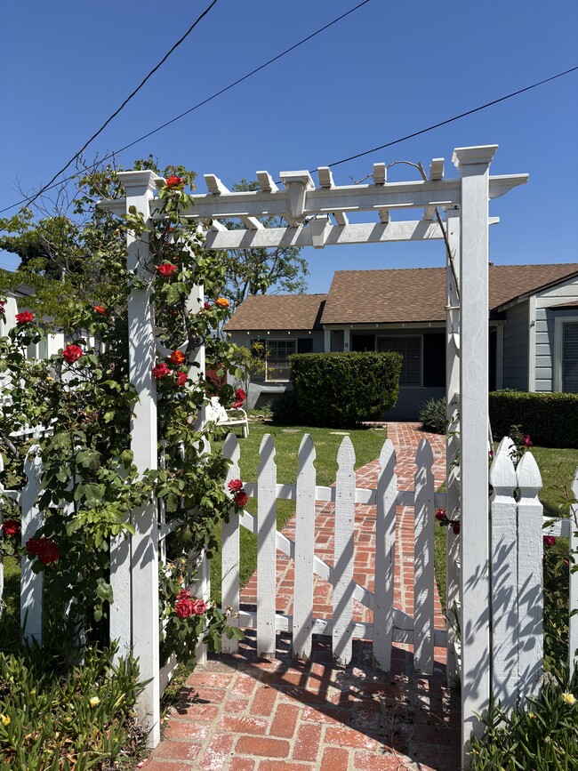 Foto del edificio - 6156 Fair Ave