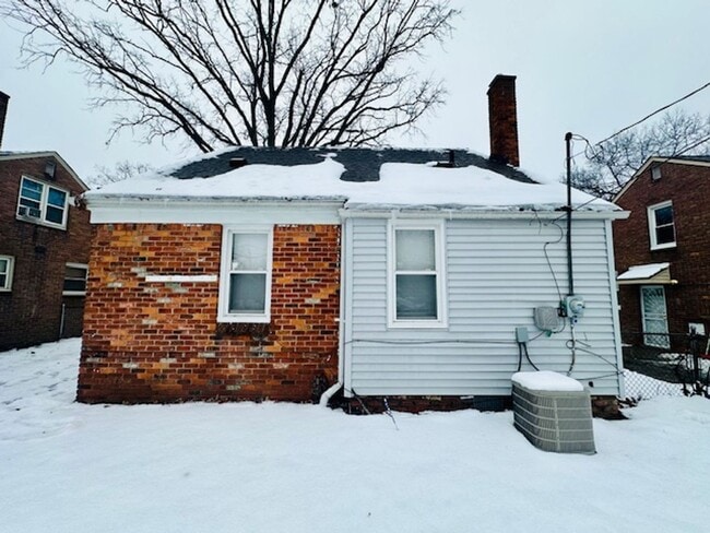 Building Photo - Three Bedroom 1 Bath House for Lease  Welc...