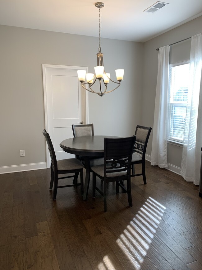 Building Photo - 641 Trotters Aly