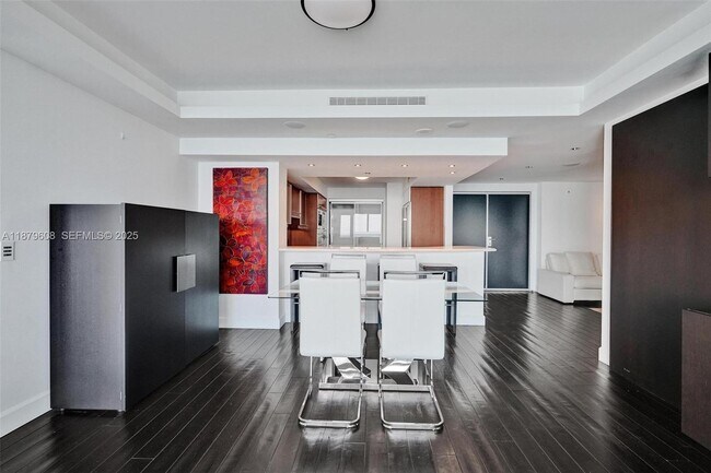 Foto del edificio - 1331 Brickell Bay Dr