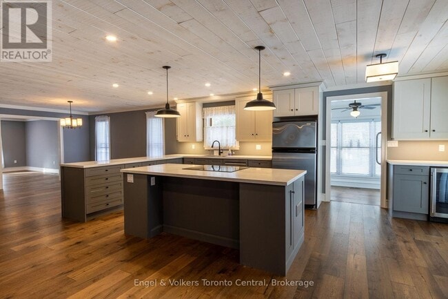 Building Photo - 10 Daleman Dr