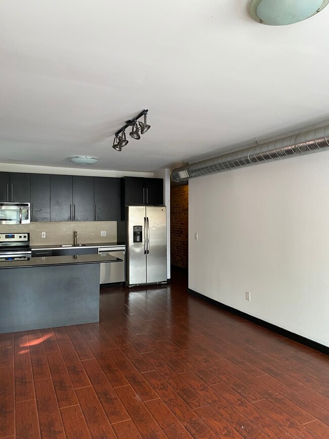 Building Photo - 874 Oak St