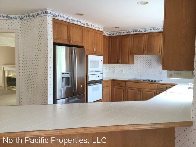 Building Photo - 4 br, 2.5 bath House - 19126 NE 45th Place