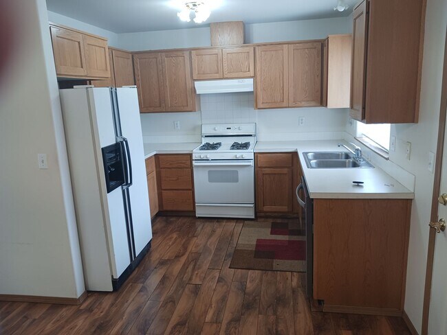 Building Photo - Fantastic 3 Bedroom House Great Location