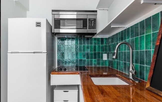 Foto del edificio - 1474 W 29th St