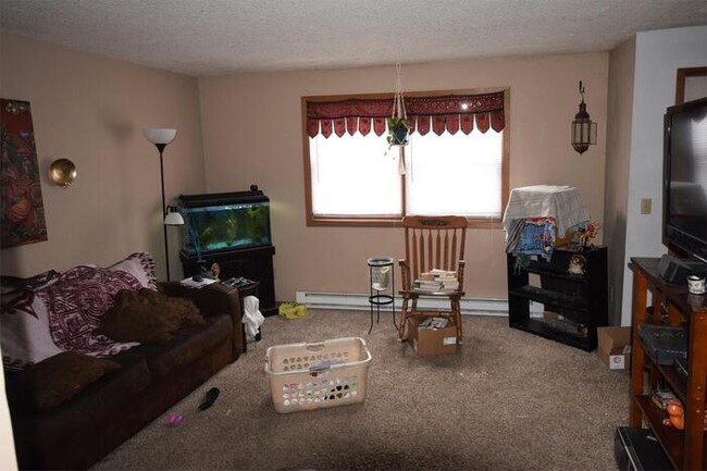 Building Photo - 2 Bedroom Town Home-Fox Crossings