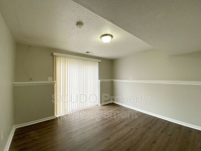 Foto del edificio - 5832 NW Walnut Ct