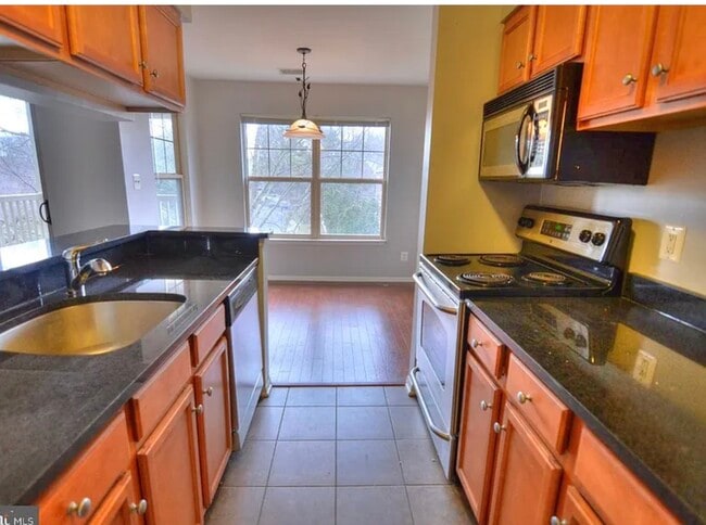 Building Photo - 1707 Ascot Way