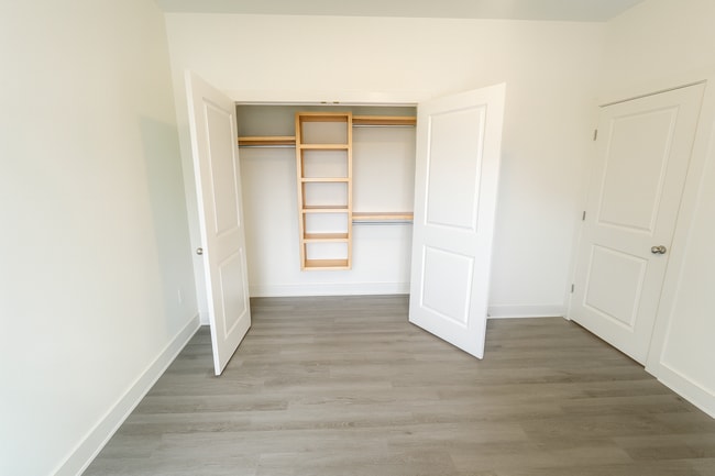 Building Photo - 5203/05 S Chase Cir