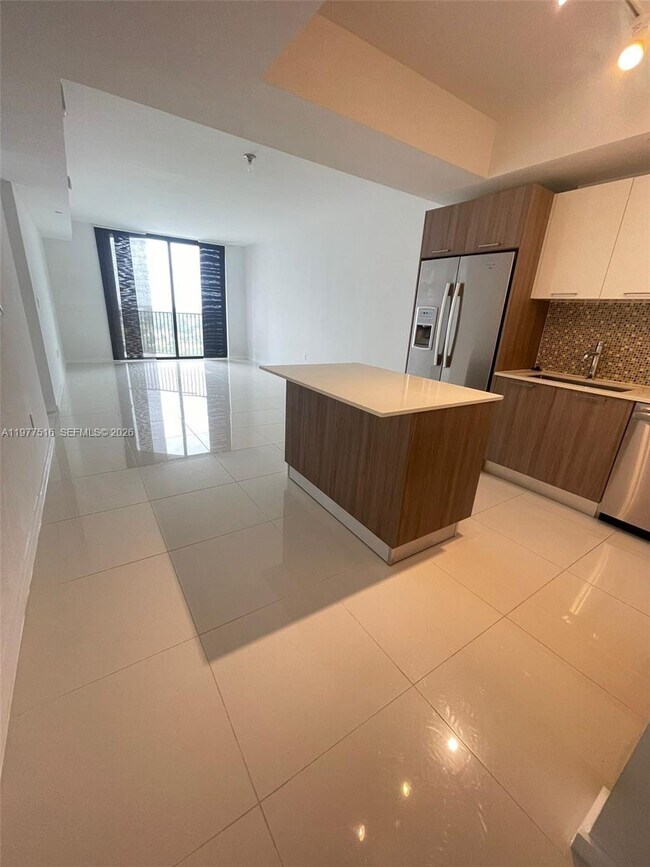 Foto del edificio - 5300 Paseo Blvd