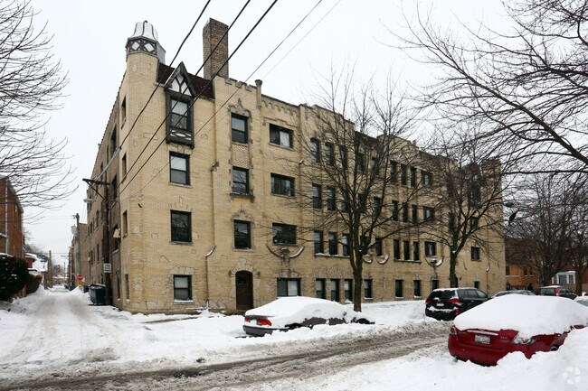 Building Photo - 5649-5659 N Spaulding Ave