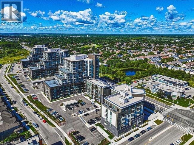 Building Photo - 470 Dundas St E