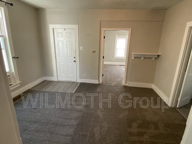 Building Photo - 510 W 5th St