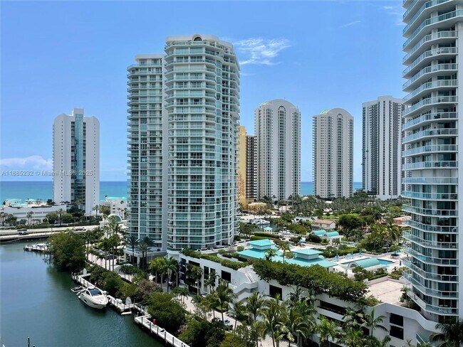 Foto del edificio - 300 Sunny Isles Blvd