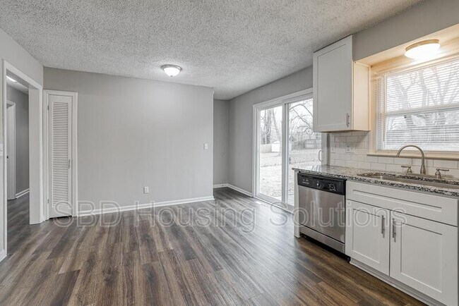 Building Photo - 5311 NE 46th Terrace