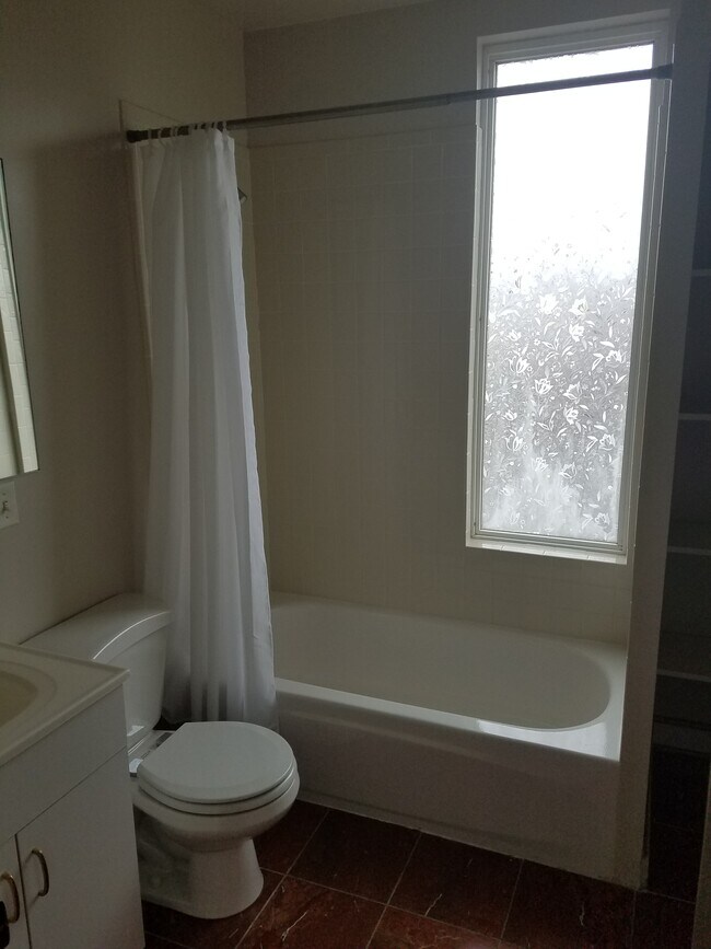 Bath #2 - 6130 S Greenwood Ave