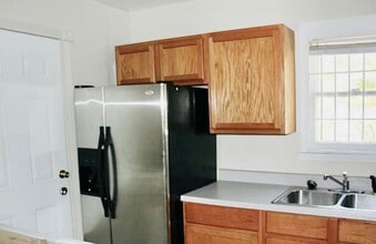Building Photo - 1429 N Durham Dr