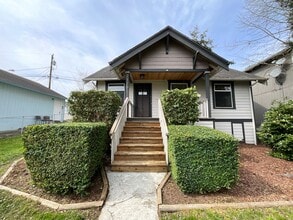 Building Photo - 2120 E Grand Ave