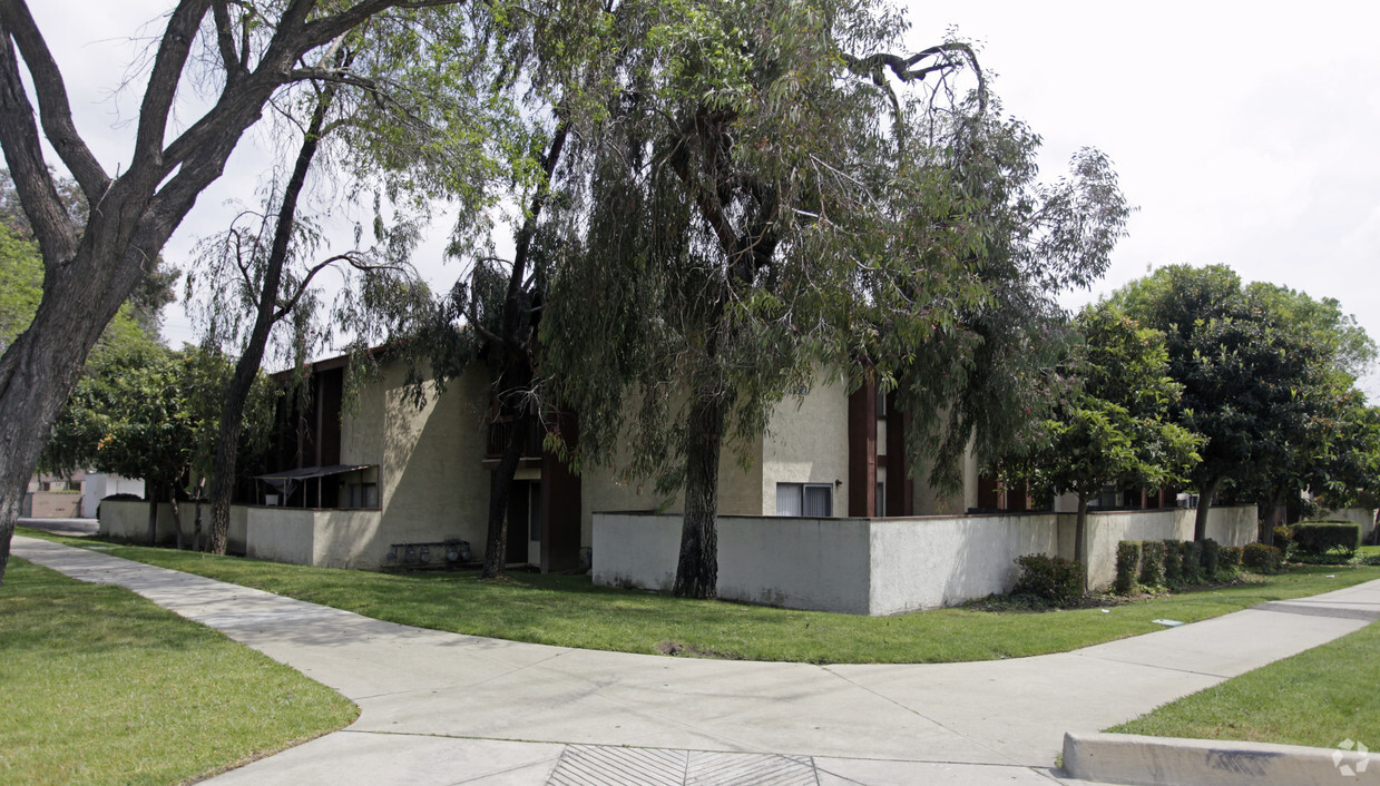 Foto del edificio - 916 N Campus Ave