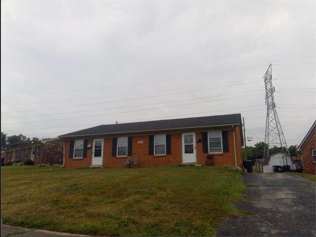Primary Photo - 1821 Chatsworth Dr