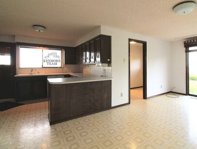 Building Photo - 905 E Eastlake Dr