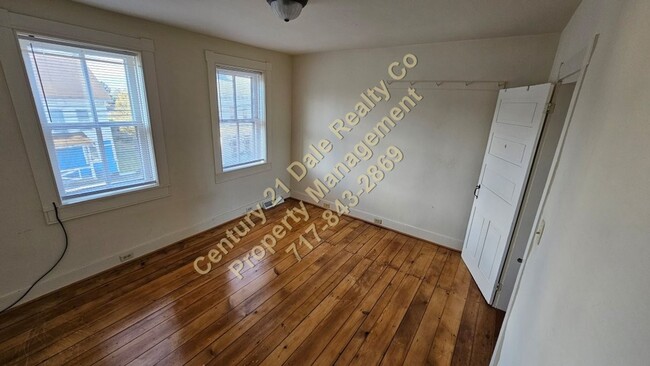 Building Photo - Lovely 2 BR 1900 sq ft Home in Jefferson PA