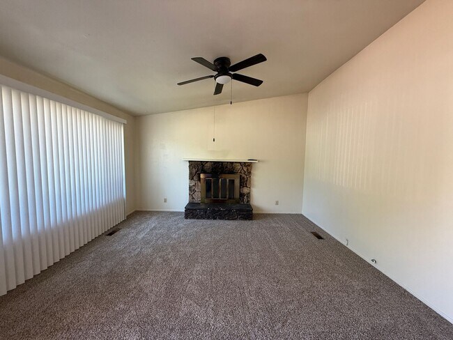 Building Photo - Adorable single story home in Sparks