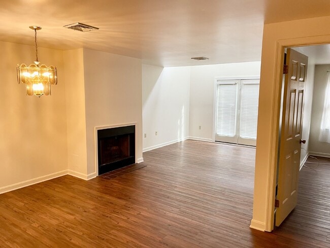 Building Photo - Beautiful condo! Move in ready!