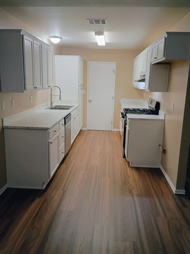 Building Photo - 41315 Sequoia Ln