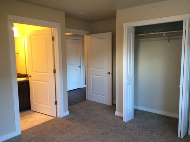 Foto del edificio - 2240#4 Baxter Lane-Gibbs