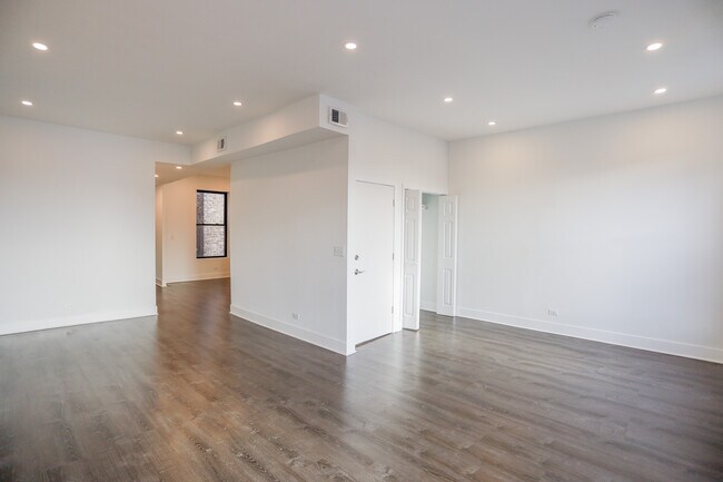 Foto del edificio - 948 W Addison St