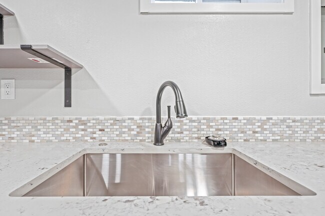 Building Photo - 3431 SE 38th Ave