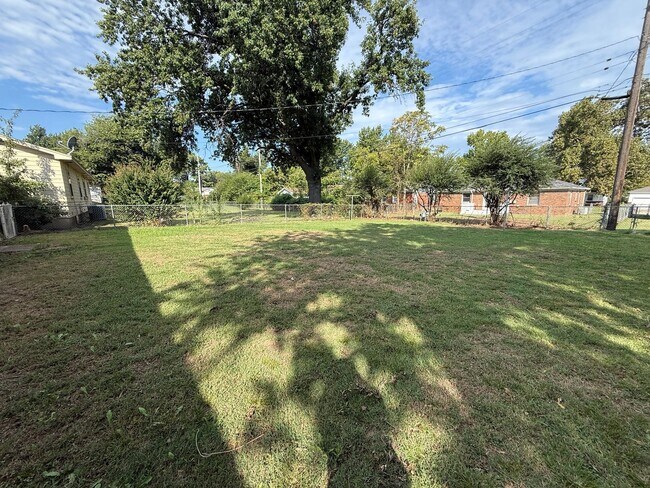 Foto del edificio - 3 Bed, 1.5 Bath Fenced Pets Allowed