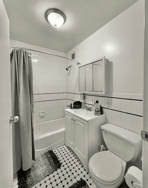 Building Photo - 114 E 28th St