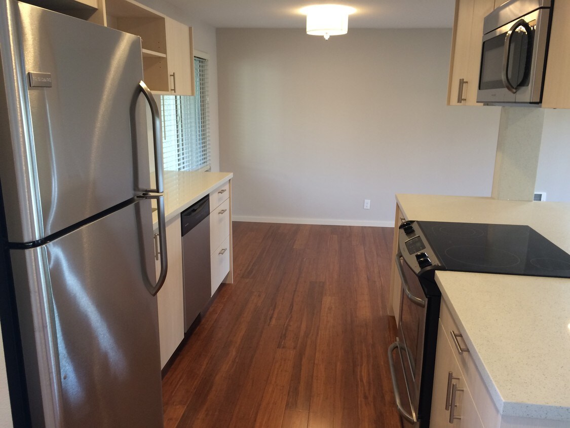 Foto principal - 433 Bellevue Way SE