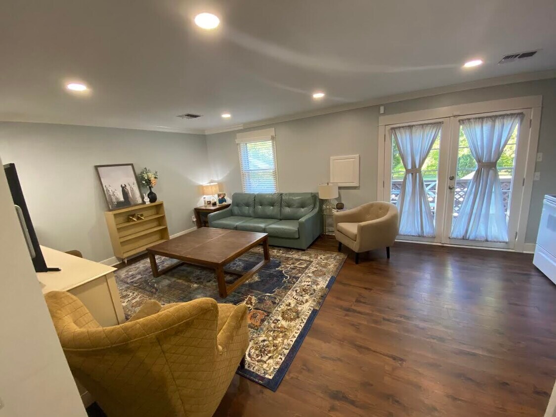 Foto principal - 425 W 9th St N