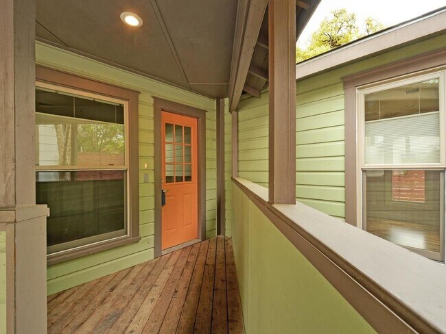 Building Photo - 2105 Kinney Ave