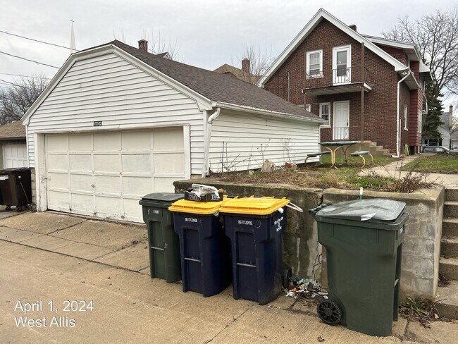 Building Photo - 1721 S 59th St