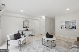 Building Photo - 8141 Kingsway Ct