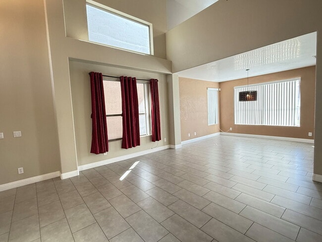 Building Photo - 6425 W Desert Hollow Dr